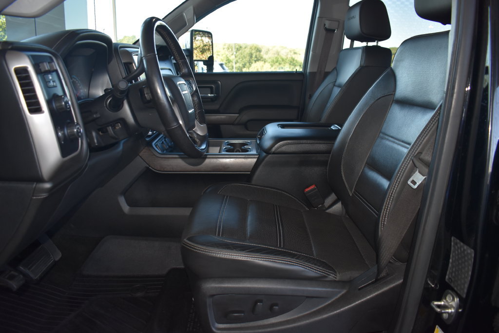 Used 2018 GMC Sierra 3500 Denali w/ Duramax Plus Package AWD/4WD image 3