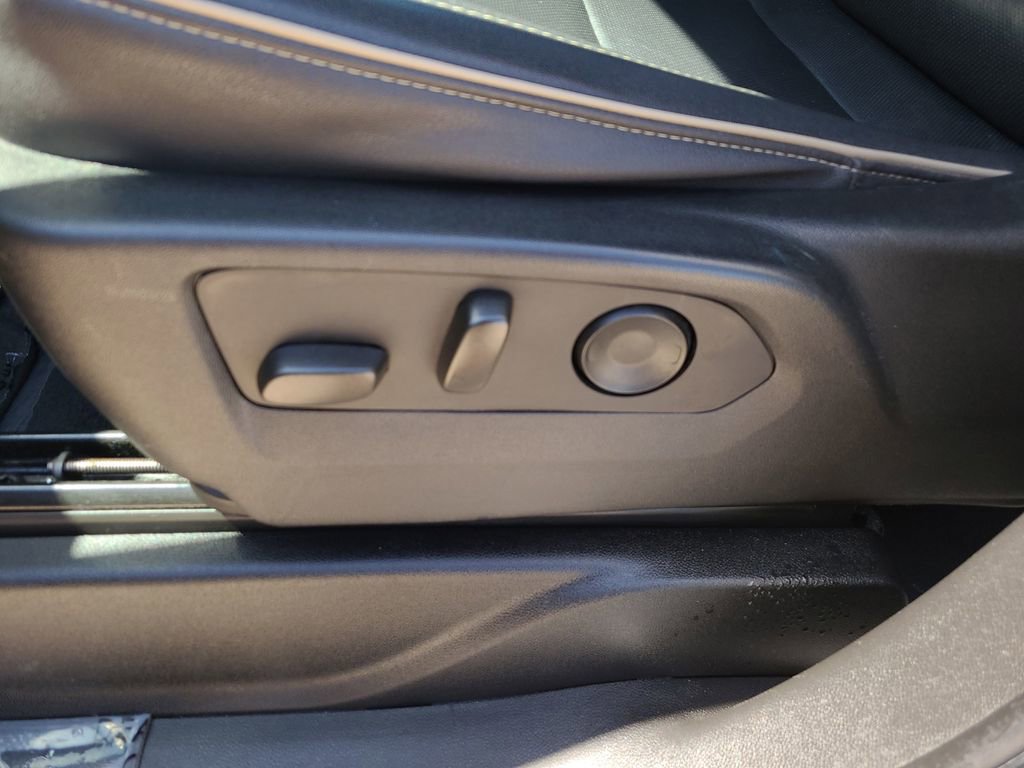 Used 2023 GMC Yukon SLT image 22