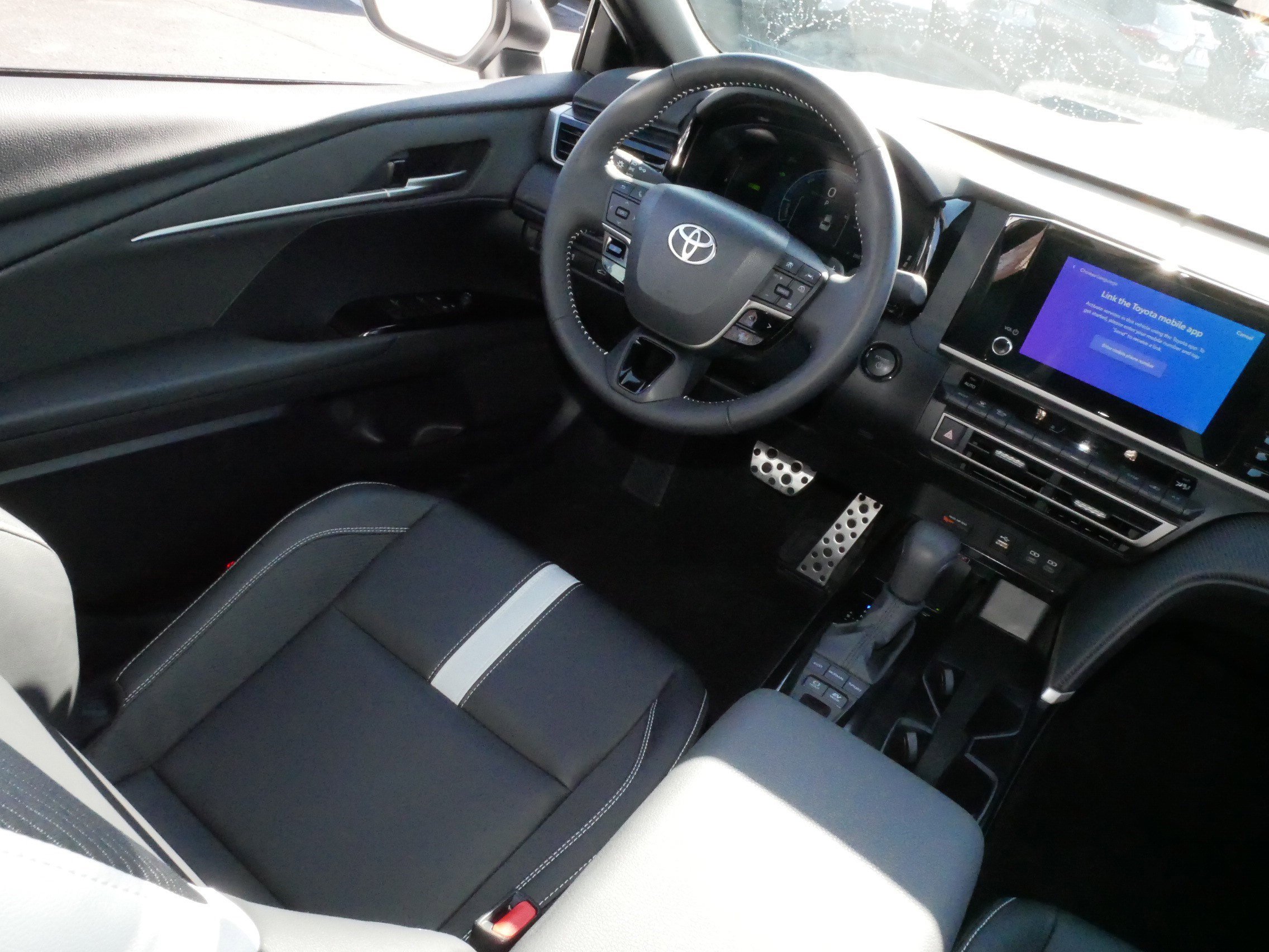 Certified 2025 Toyota Camry SE FWD image 9