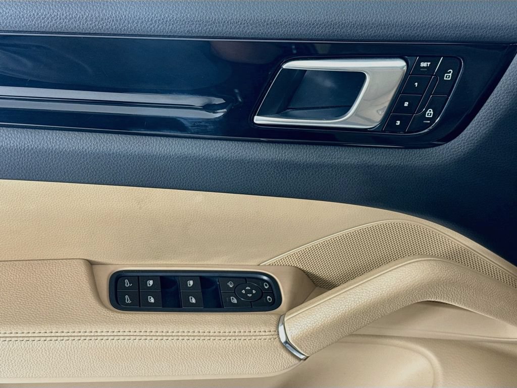 Certified 2021 Porsche Cayenne Coupe AWD/4WD image 11