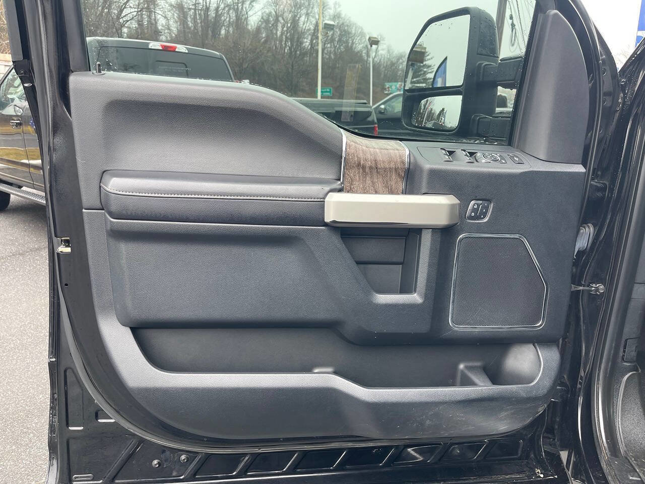 Used 2017 Ford F250 Lariat w/ Lariat Value Package image 30