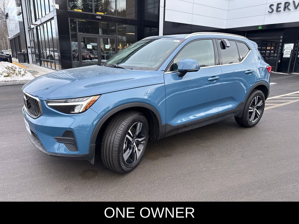 Used 2025 Volvo XC40 B5 Core