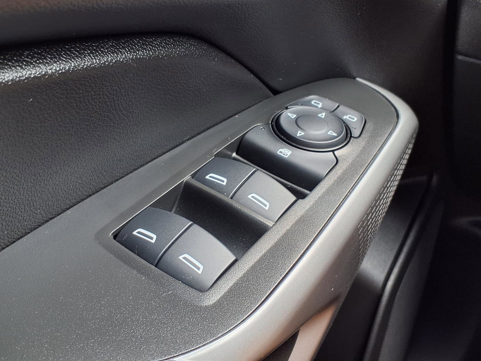 Used 2024 Chevrolet Trax RS w/ Sunroof Package FWD image 10