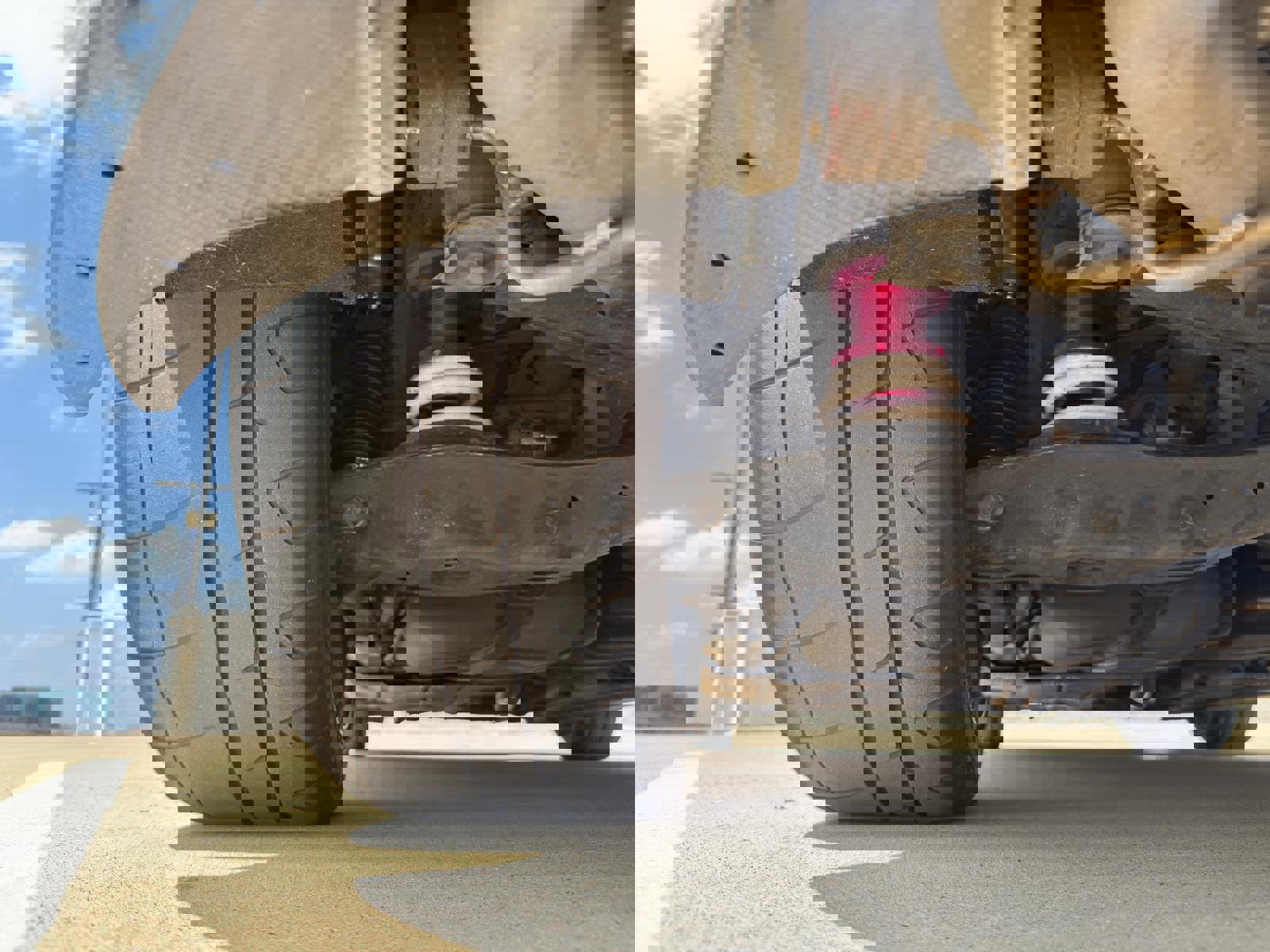 Used 2015 Volkswagen Golf R 4-Door image 37