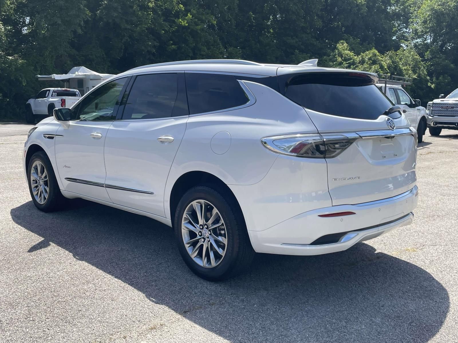 Used 2024 Buick Enclave Avenir w/ Avenir Technology Package FWD image 10