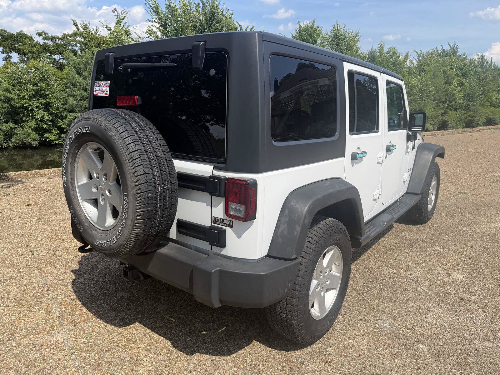 Used 2018 Jeep Wrangler Unlimited Sport S AWD/4WD image 3
