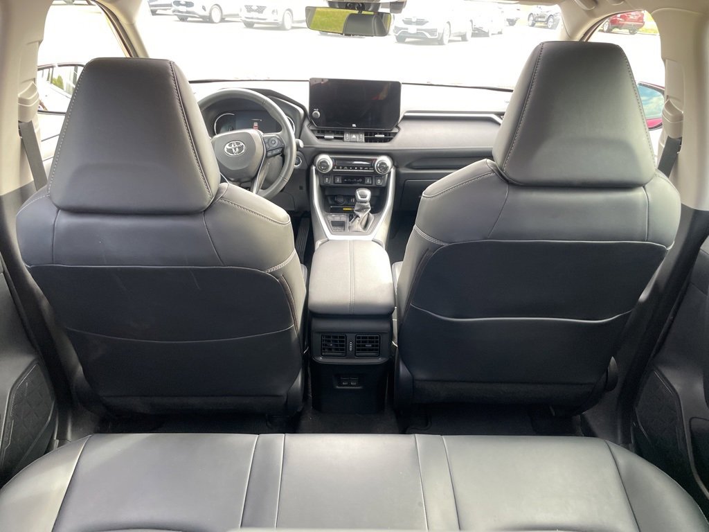 Used 2023 Toyota RAV4 XLE Premium image 11