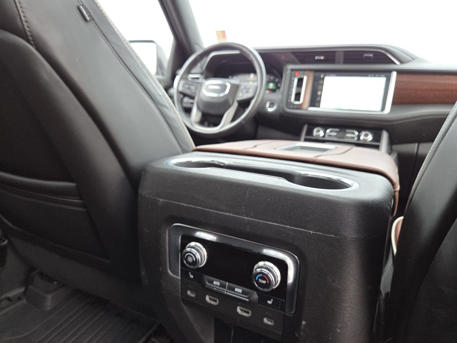Used 2023 GMC Yukon Denali Ultimate AWD/4WD image 33