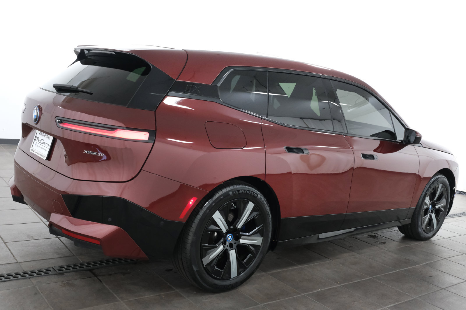 Used 2023 BMW iX xDrive50 w/ Premium Package AWD/4WD image 7
