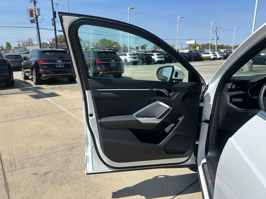 Certified 2025 Audi Q3 2.0T Premium w/ Convenience Package image 11