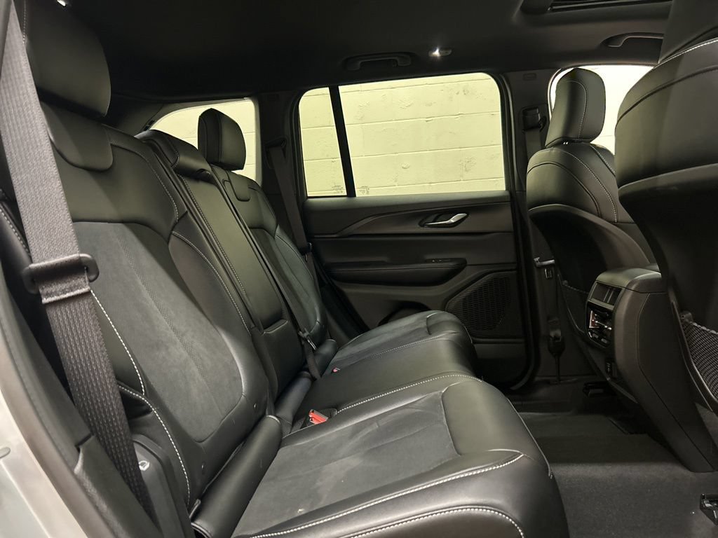 Used 2024 Jeep Grand Cherokee Altitude AWD/4WD image 9