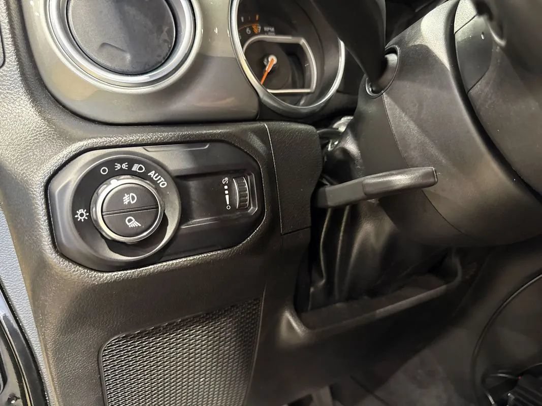 Used 2023 Jeep Gladiator Overland w/ Cold Weather Group AWD/4WD image 80