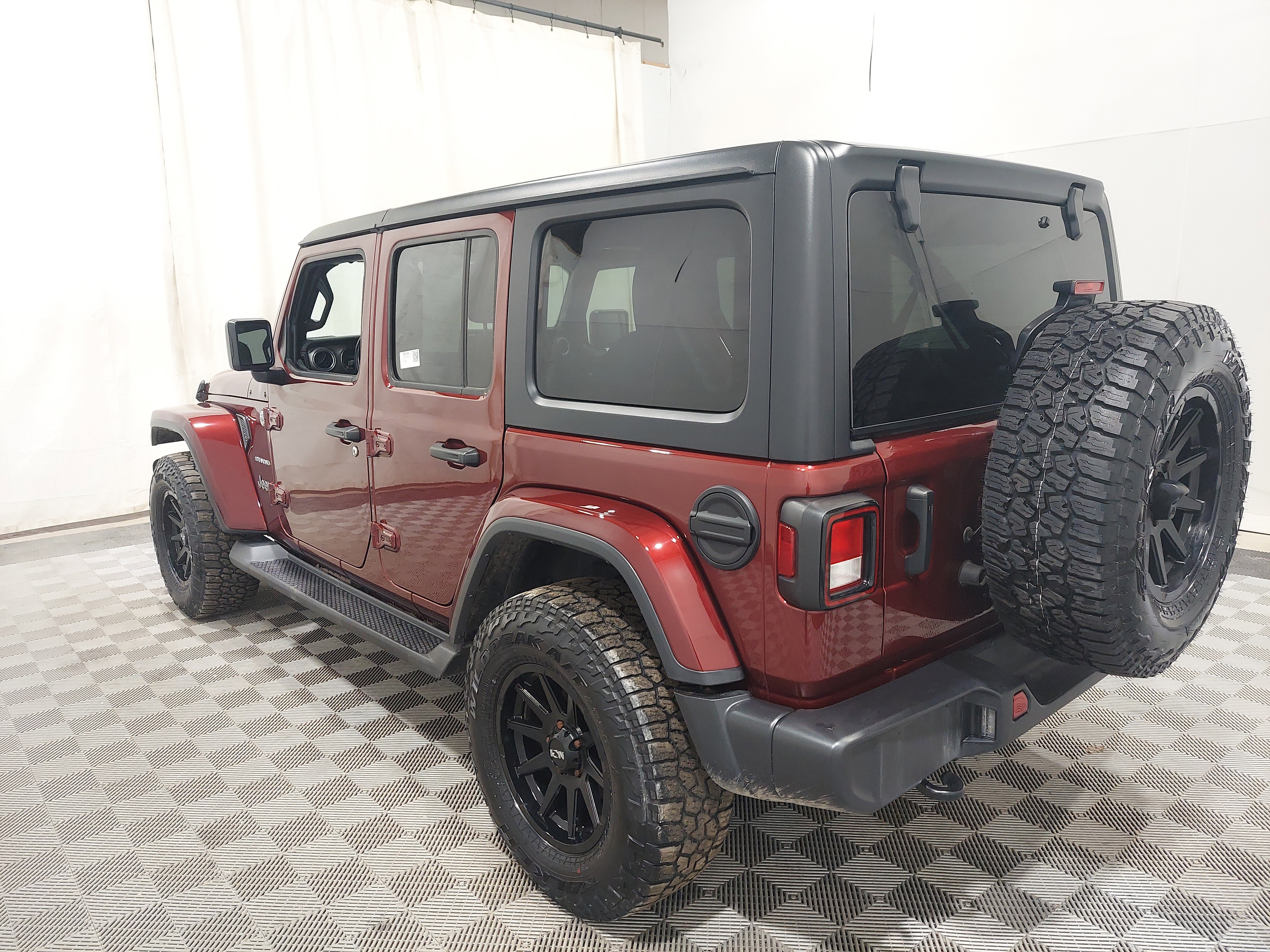 Used 2021 Jeep Wrangler Unlimited Sahara w/ Uconnect 4C Nav & Sound Group AWD/4WD image 2