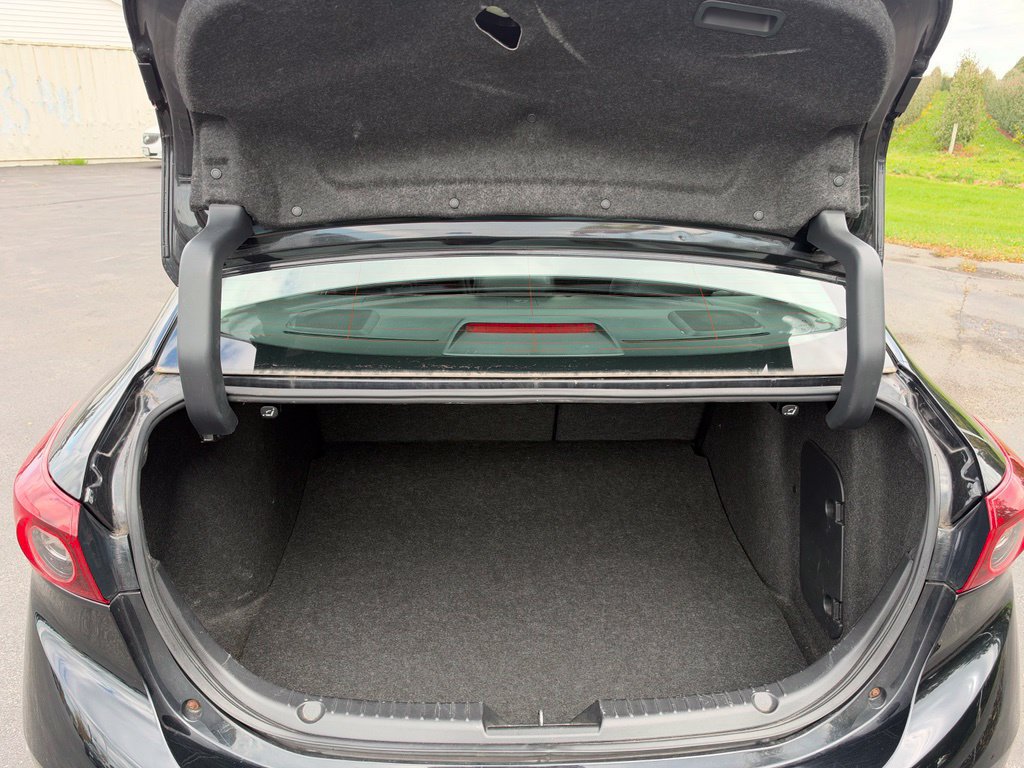 Used 2018 MAZDA MAZDA3 Touring FWD image 8