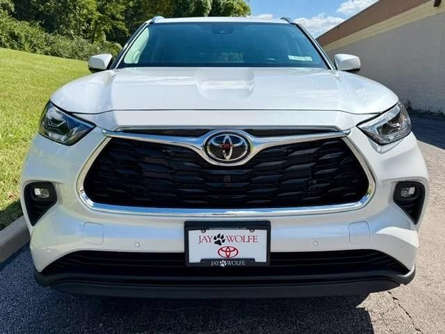 New 2026 Toyota Highlander Limited AWD/4WD image 3