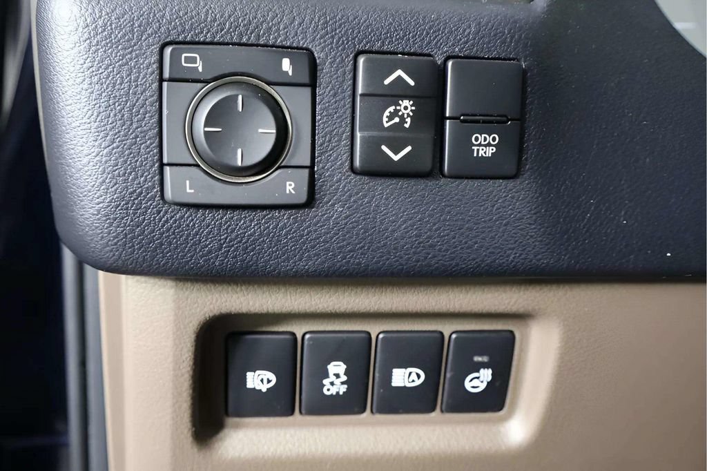 Used 2021 Lexus GX 460 Premium w/ Premium Package AWD/4WD image 16