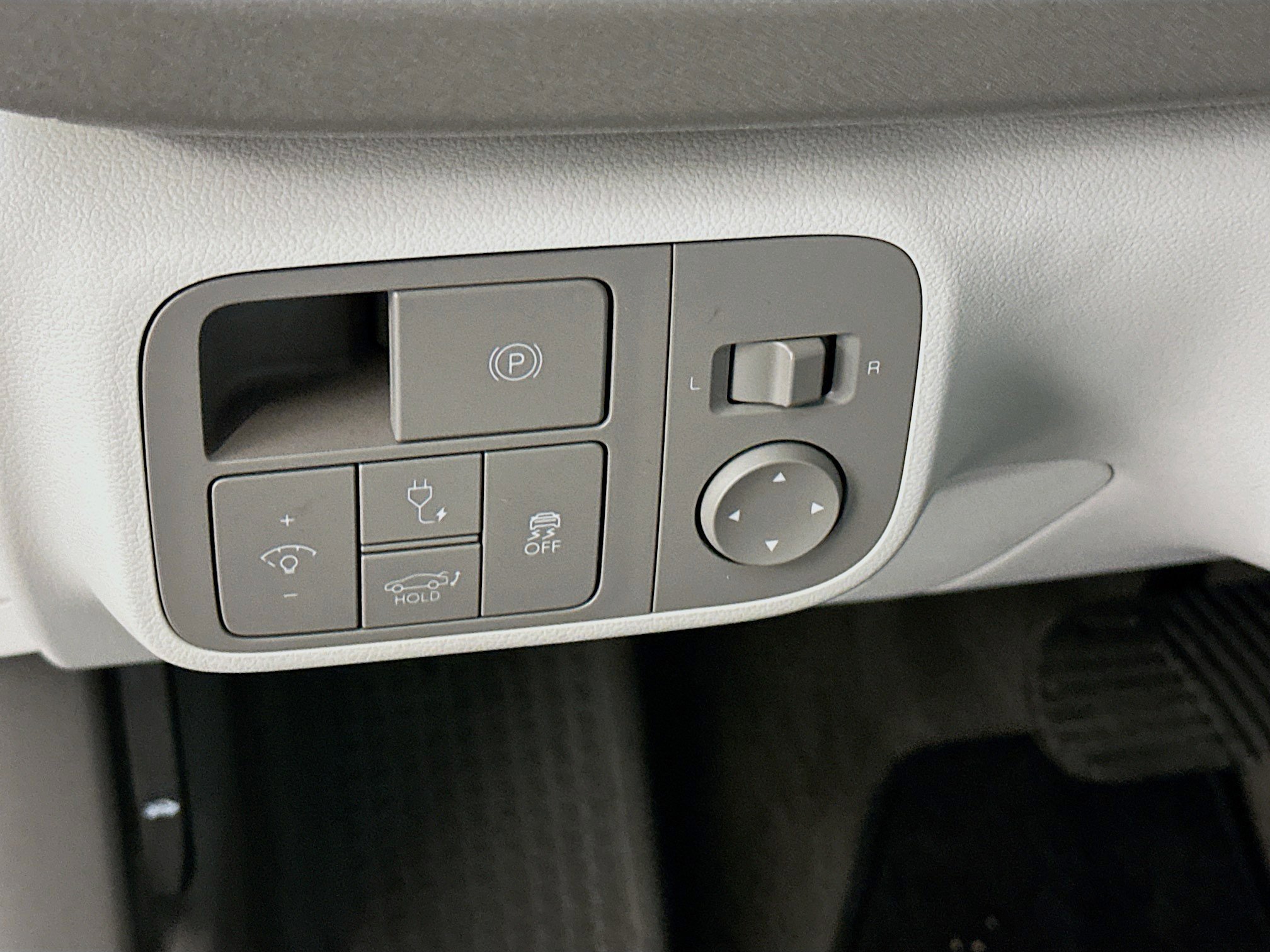 Used 2024 Hyundai Ioniq 6 SEL AWD/4WD image 17