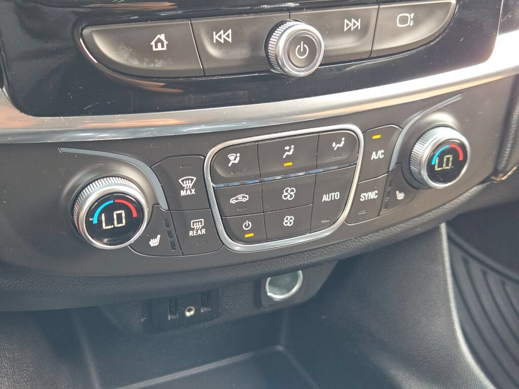 Used 2019 Chevrolet Traverse LT FWD image 30