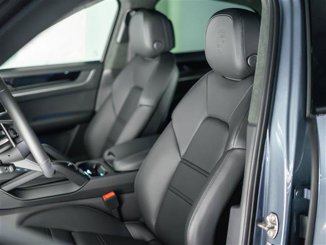 New 2026 Porsche Cayenne GTS AWD/4WD image 5