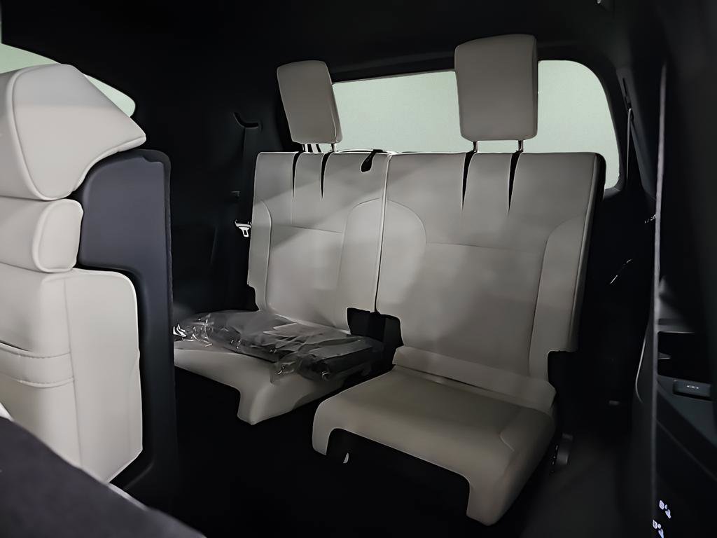 New 2024 Lexus LX 600 4WD w/ Luxury Package image 12