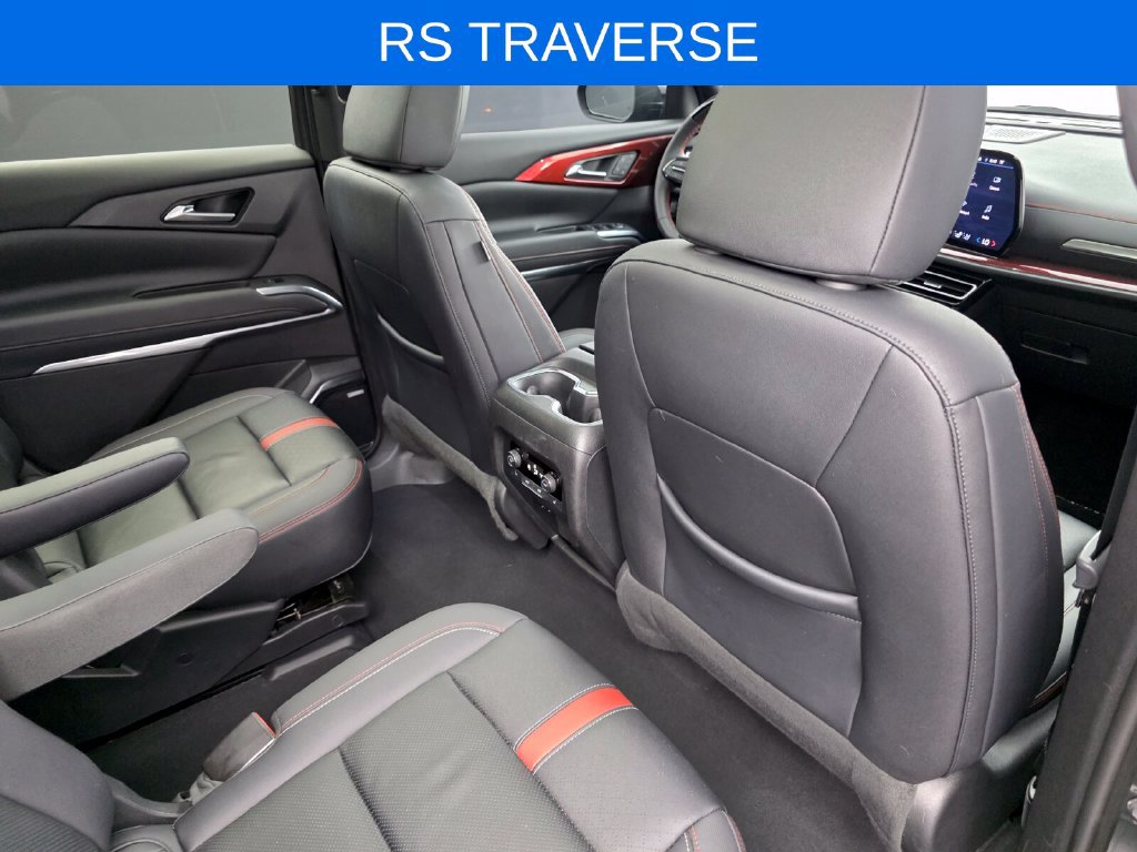 Used 2024 Chevrolet Traverse RS FWD image 32