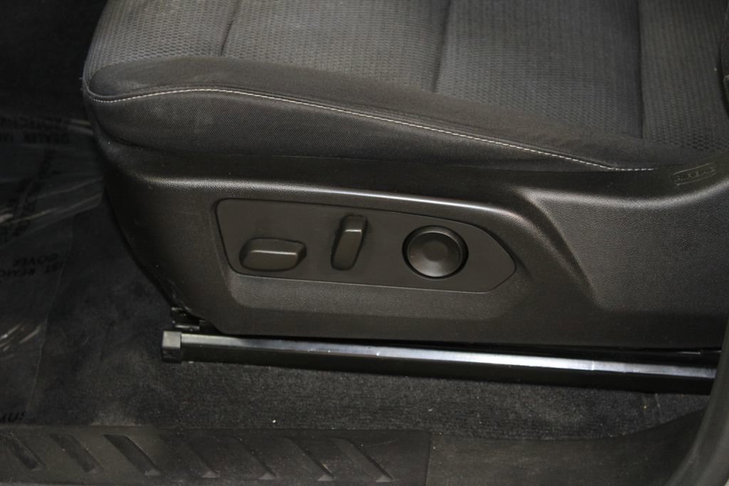 Used 2023 Chevrolet Colorado LT image 21