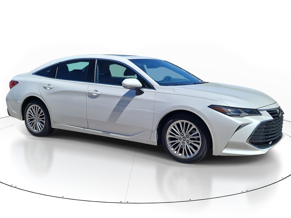 Used 2020 Toyota Avalon Limited image 2