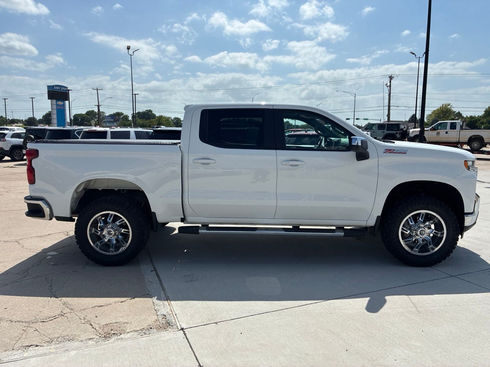 Used 2022 Chevrolet Silverado 1500 LT w/ Z71 Off-Road Package AWD/4WD image 8