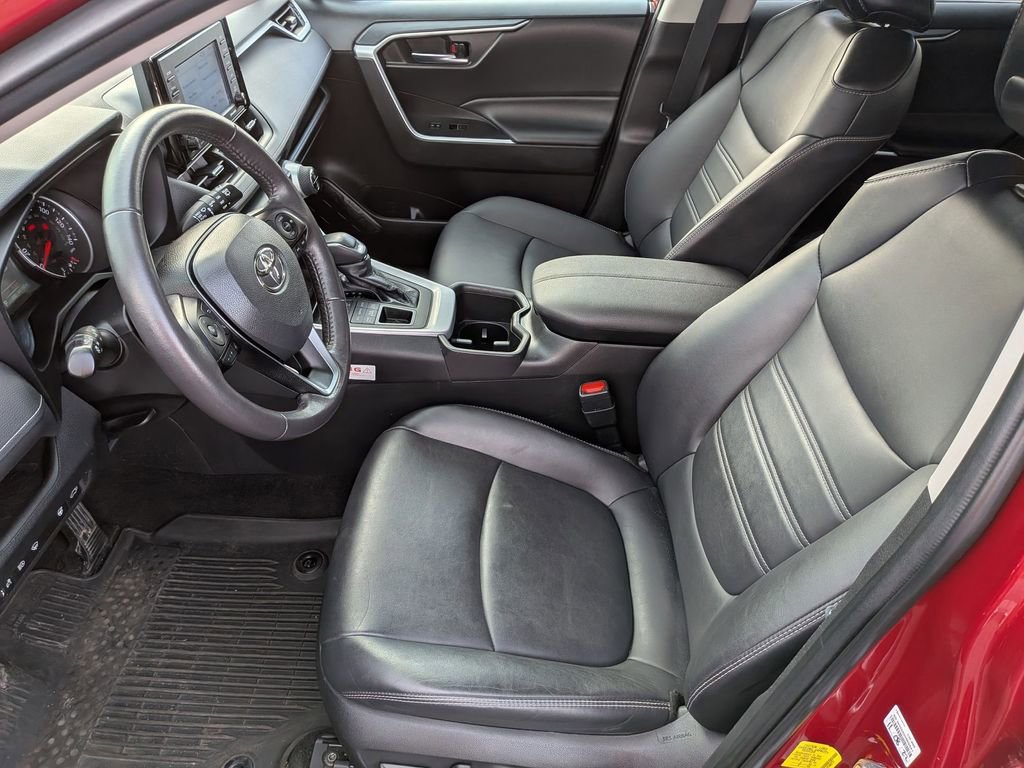 Used 2022 Toyota RAV4 XLE Premium image 14