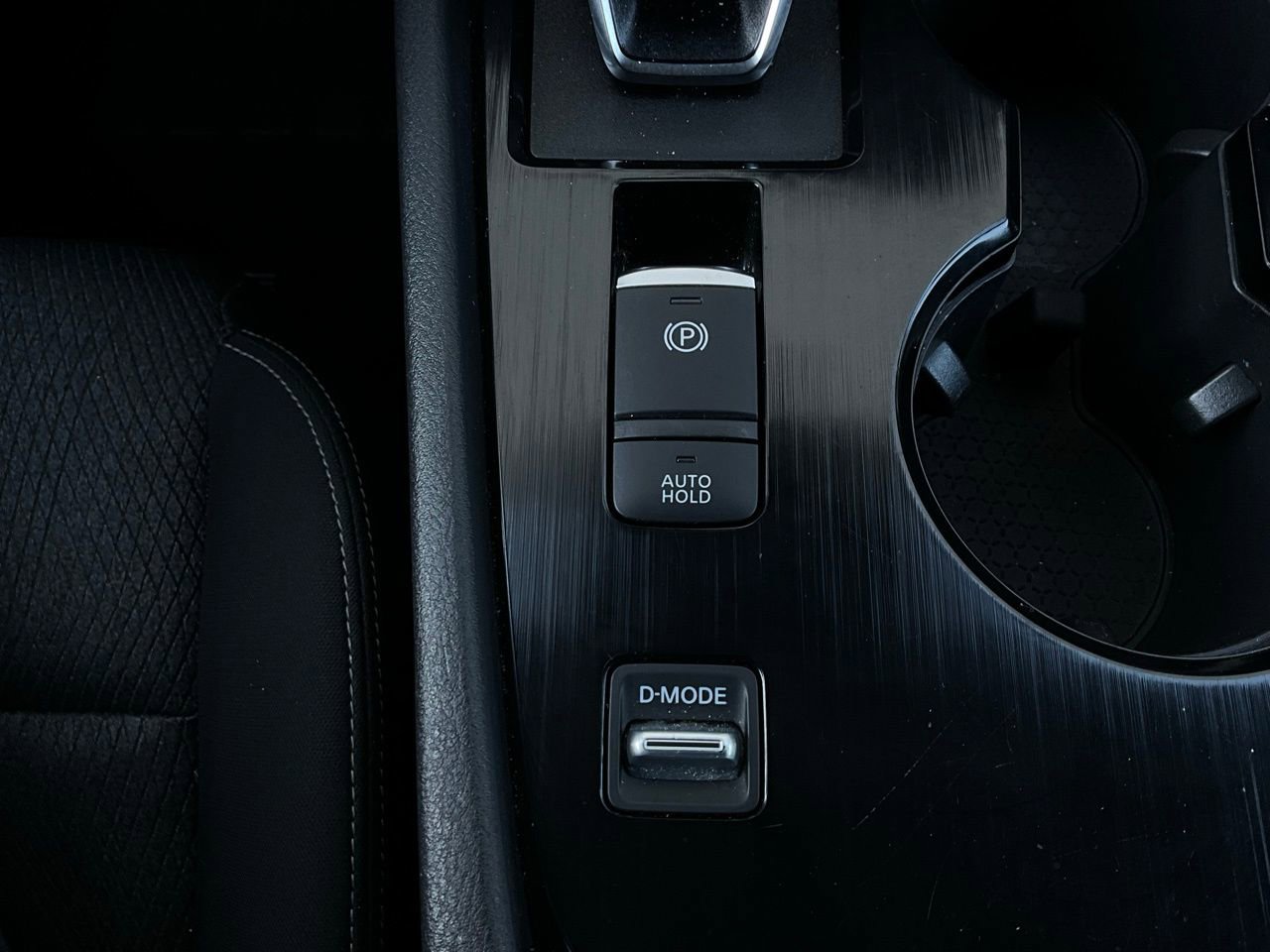 Used 2025 Nissan Rogue SV image 23