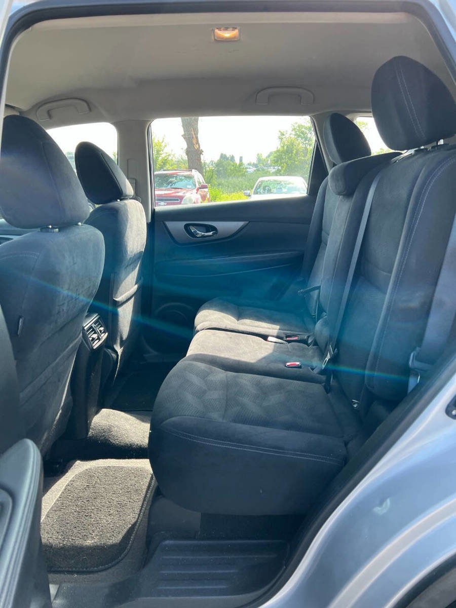 Used 2016 Nissan Rogue S image 12