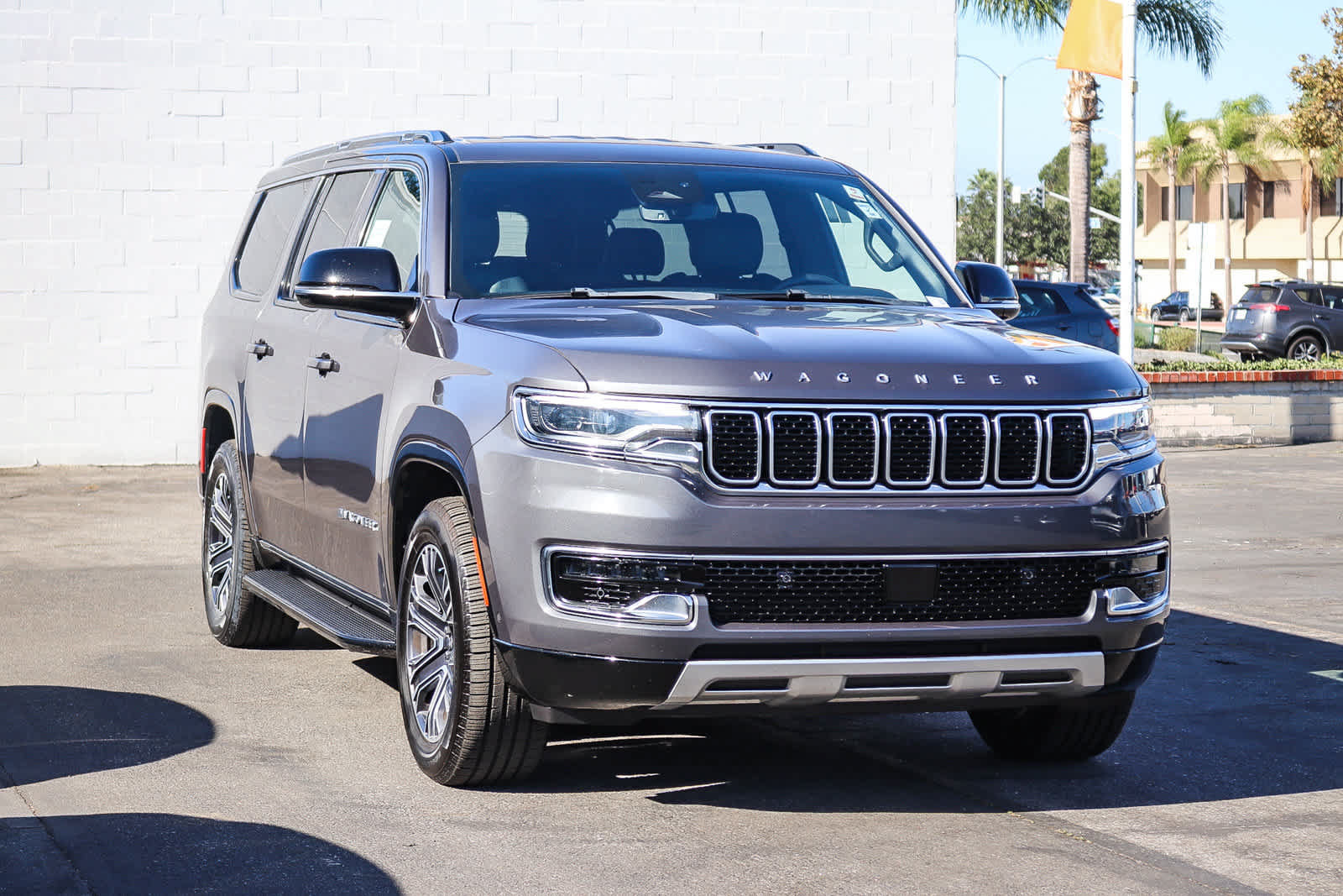 Used 2024 Jeep Wagoneer L Series II RWD image 3