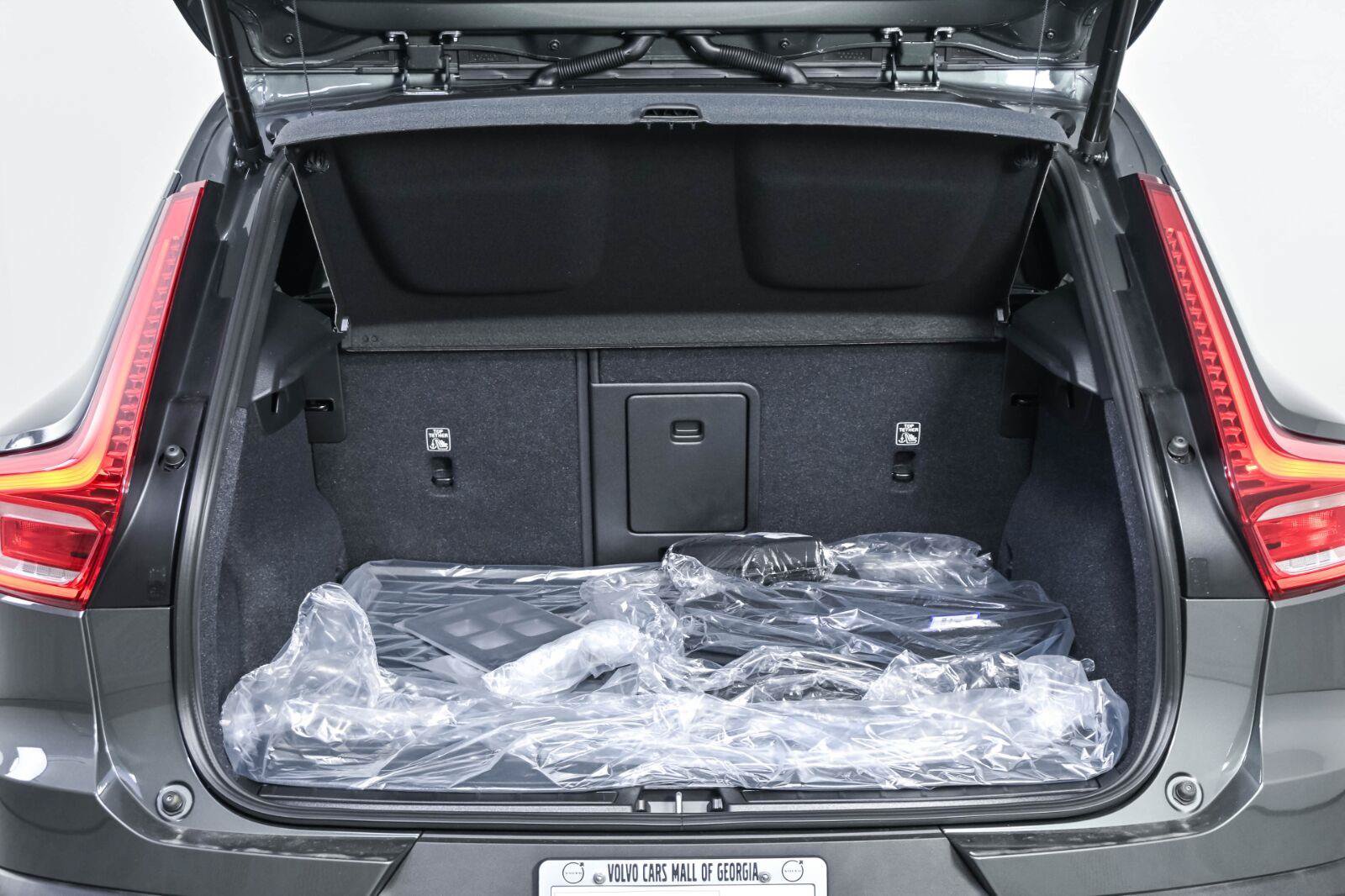 New 2026 Volvo XC40 B5 Core w/ Protection Package Premier AWD/4WD image 29