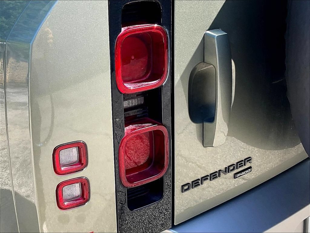 Used 2023 Land Rover Defender 110 SE AWD/4WD image 19