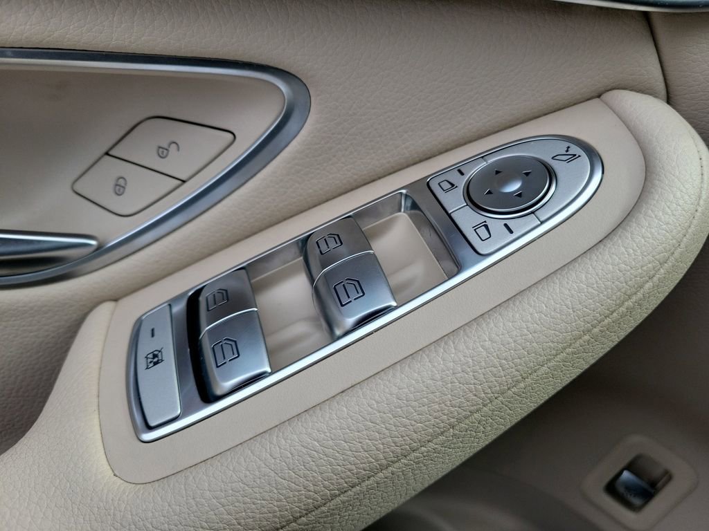 Used 2022 Mercedes-Benz GLC 300 4MATIC w/ Premium Package Lite image 26