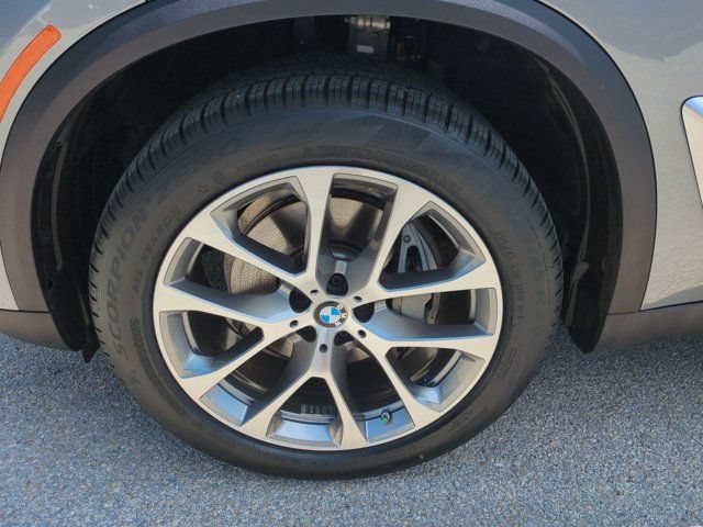 Used 2024 BMW X5 sDrive40i w/ Premium Package RWD image 11