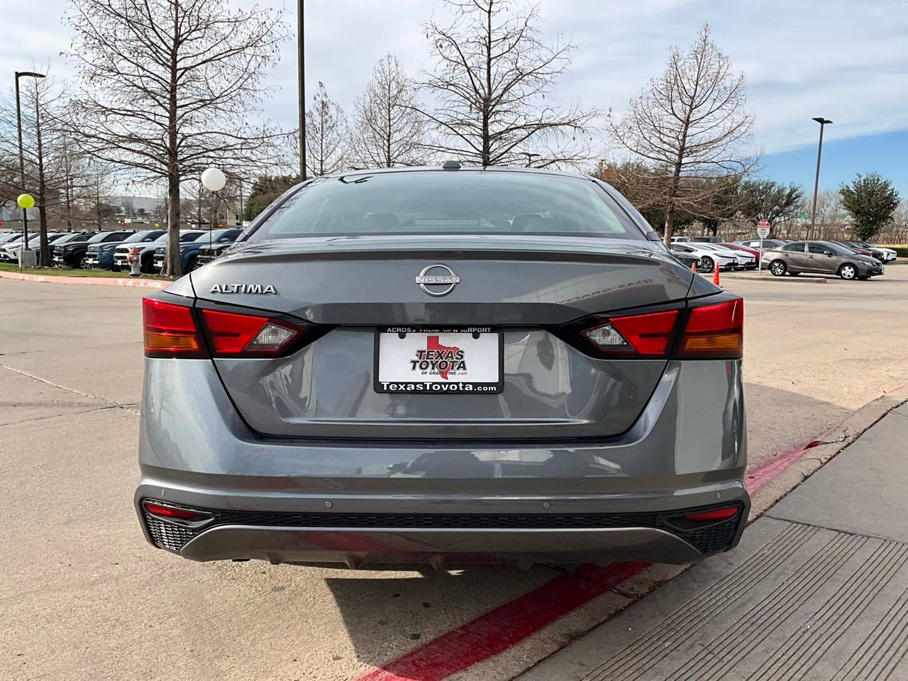 Used 2025 Nissan Altima 2.5 SV image 7