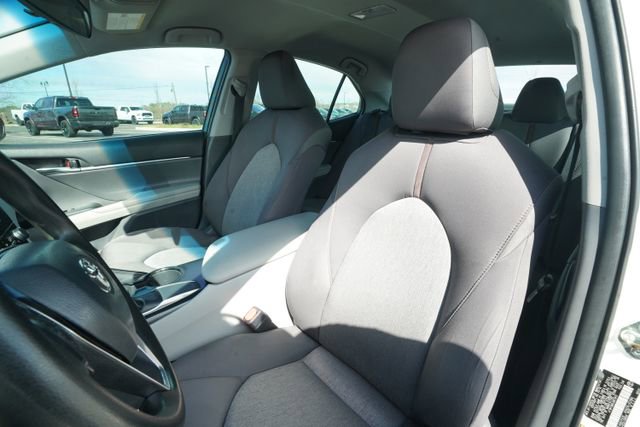 Used 2018 Toyota Camry LE image 34