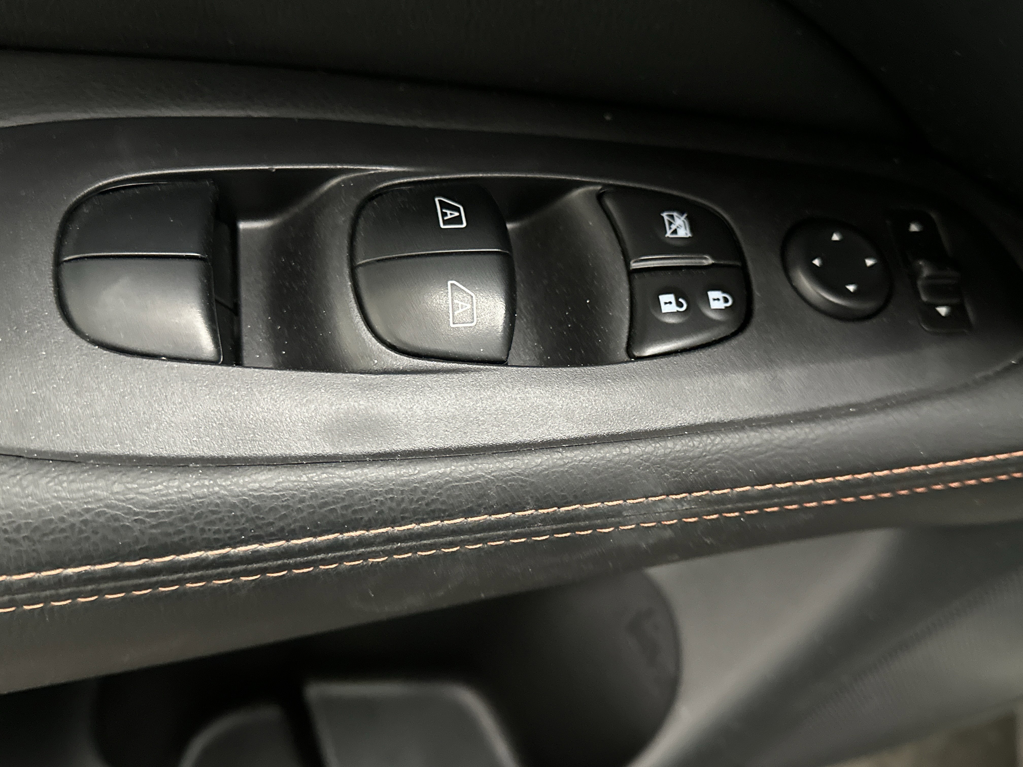 Used 2020 Nissan Pathfinder SL image 19