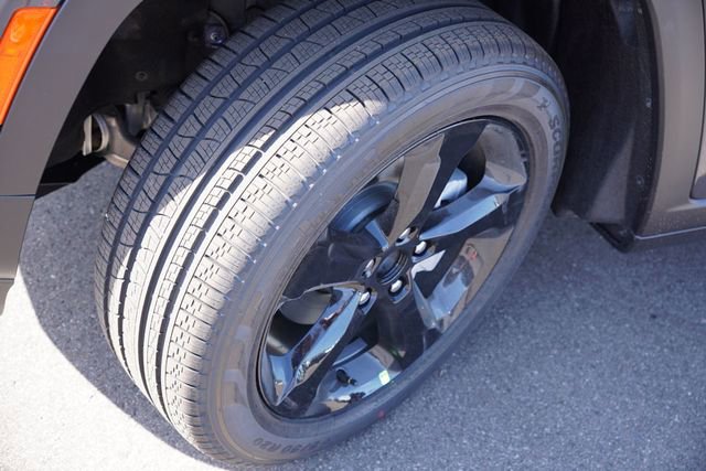 New 2025 Jeep Grand Cherokee Limited w/ Black Appearance Package image 9