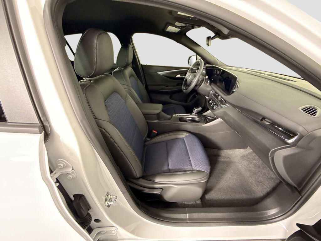 Used 2025 Buick Envista Preferred w/ Convenience II Package FWD image 20