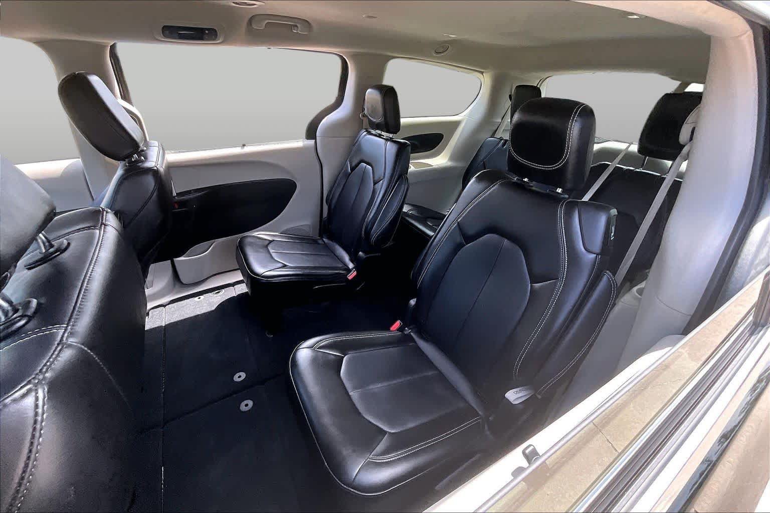 Certified 2024 Chrysler Pacifica Touring-L FWD image 20
