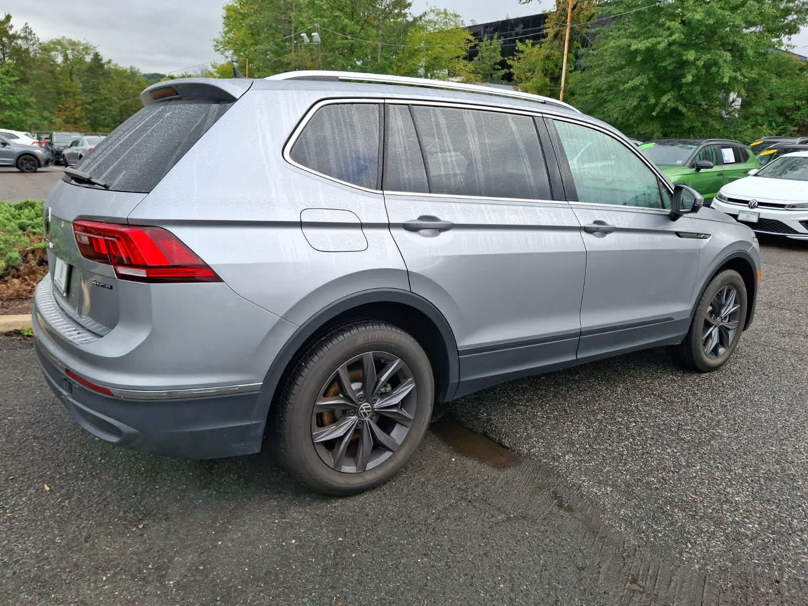 Used 2023 Volkswagen Tiguan SE w/ Panoramic Sunroof Package AWD/4WD image 4