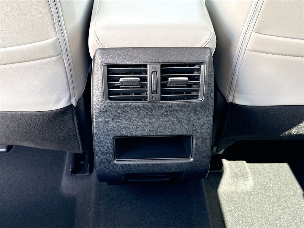 New 2025 Mitsubishi Outlander SE image 27