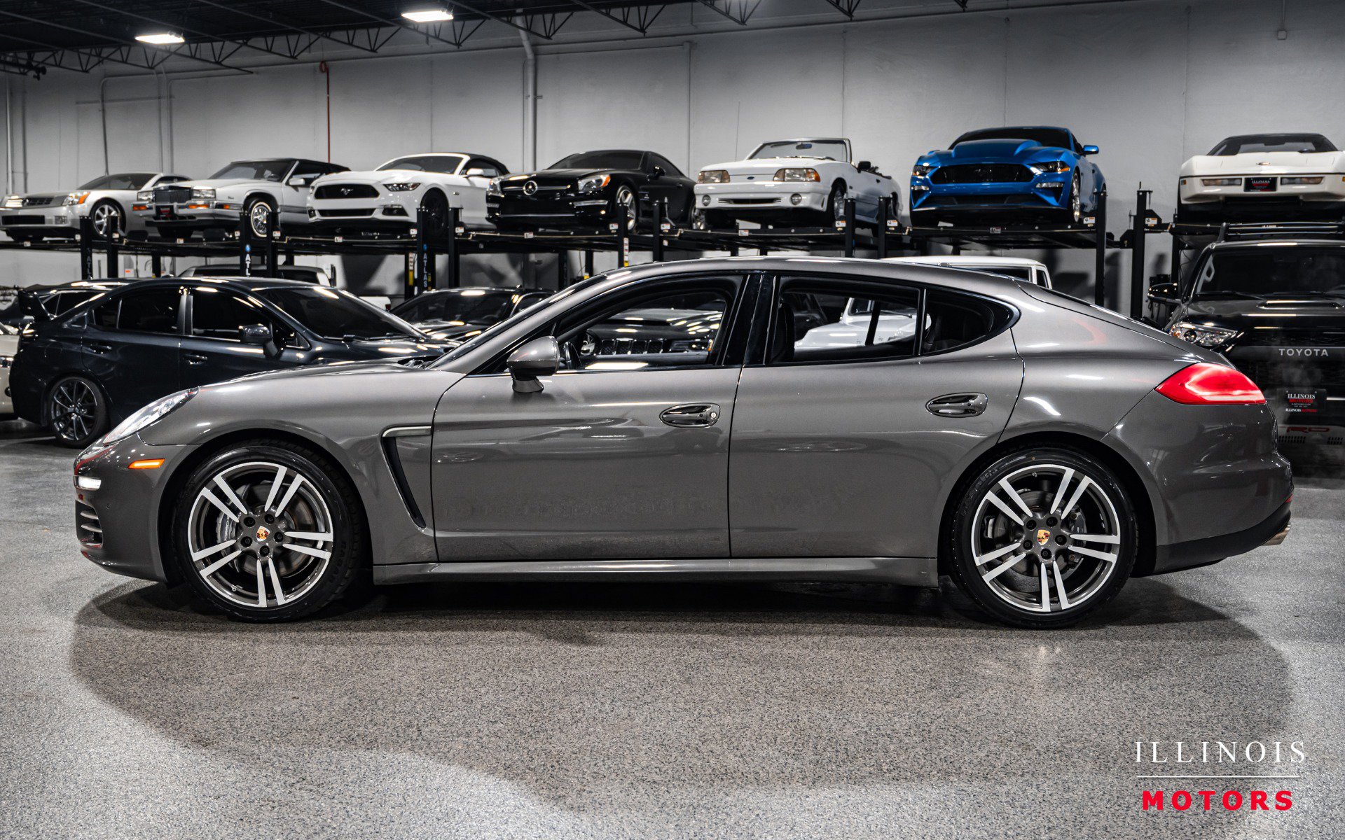 Used 2016 Porsche Panamera 4 Edition image 2