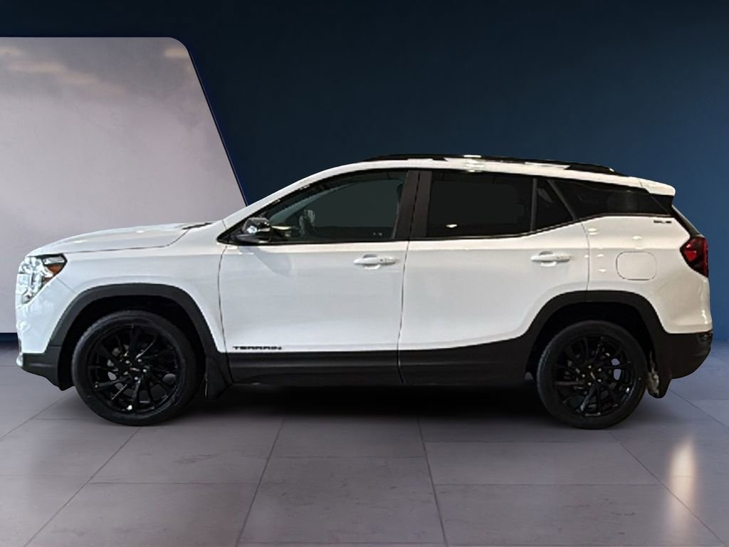 Used 2023 GMC Terrain SLE w/ Driver Convenience Package image 4
