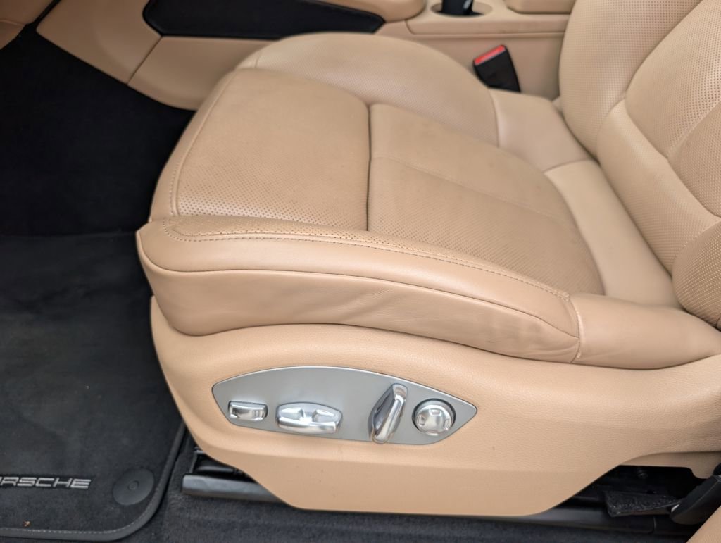 Certified 2022 Porsche Macan AWD/4WD image 27