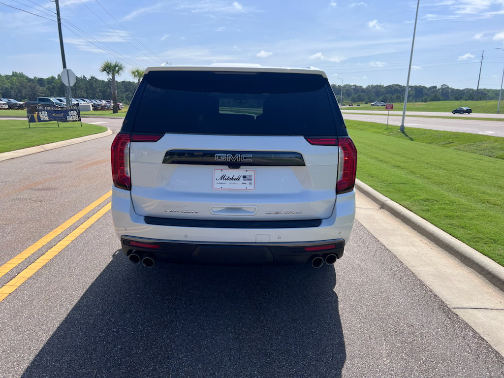 Used 2023 GMC Yukon XL Denali Ultimate AWD/4WD image 6