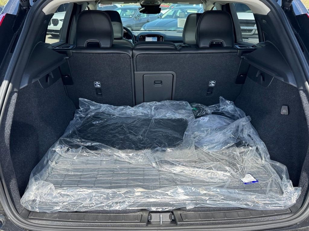 Certified 2026 Volvo XC40 B5 Plus w/ Protection Package Premier AWD/4WD image 5