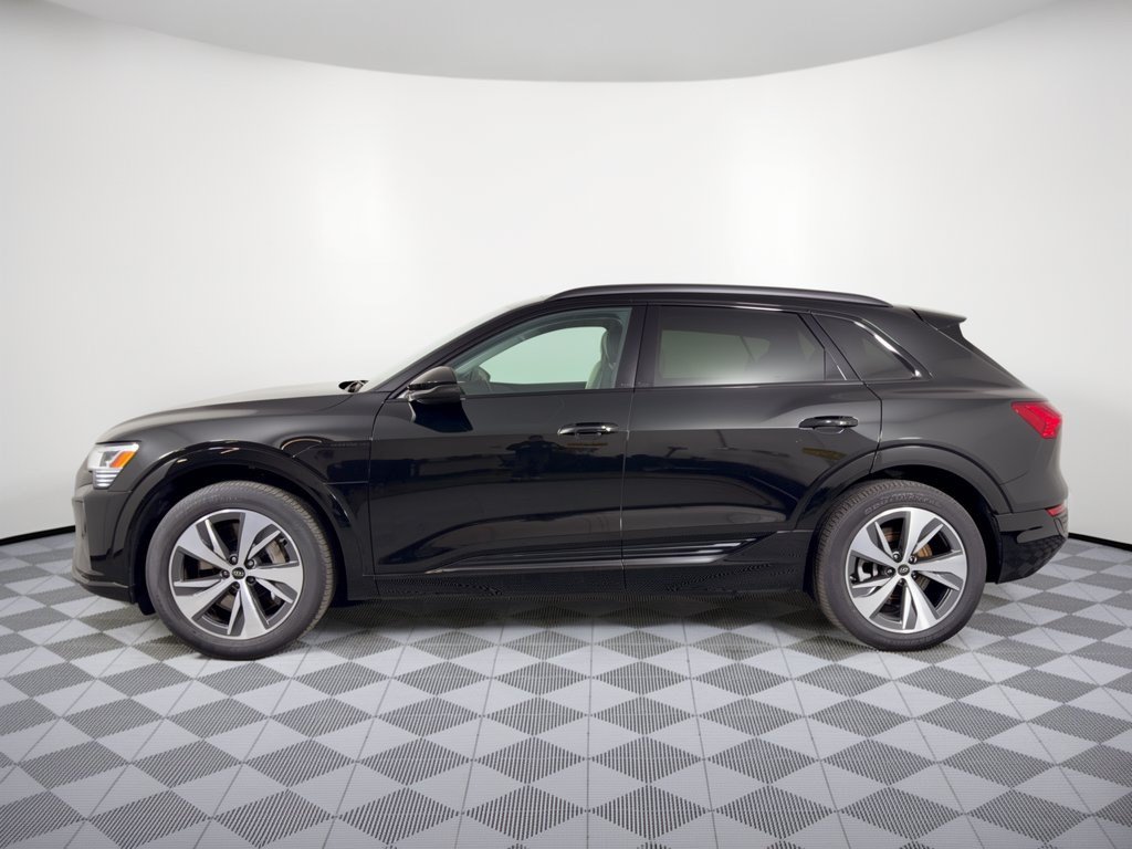 Used 2024 Audi Q8 e-tron Premium Plus AWD/4WD image 2